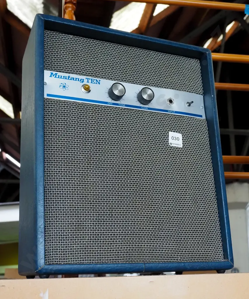 retro Mustang Ten guitar amp Image 1++