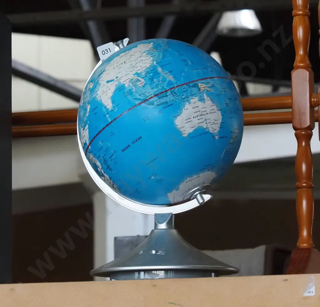 plastic world globe H350 Image 1++