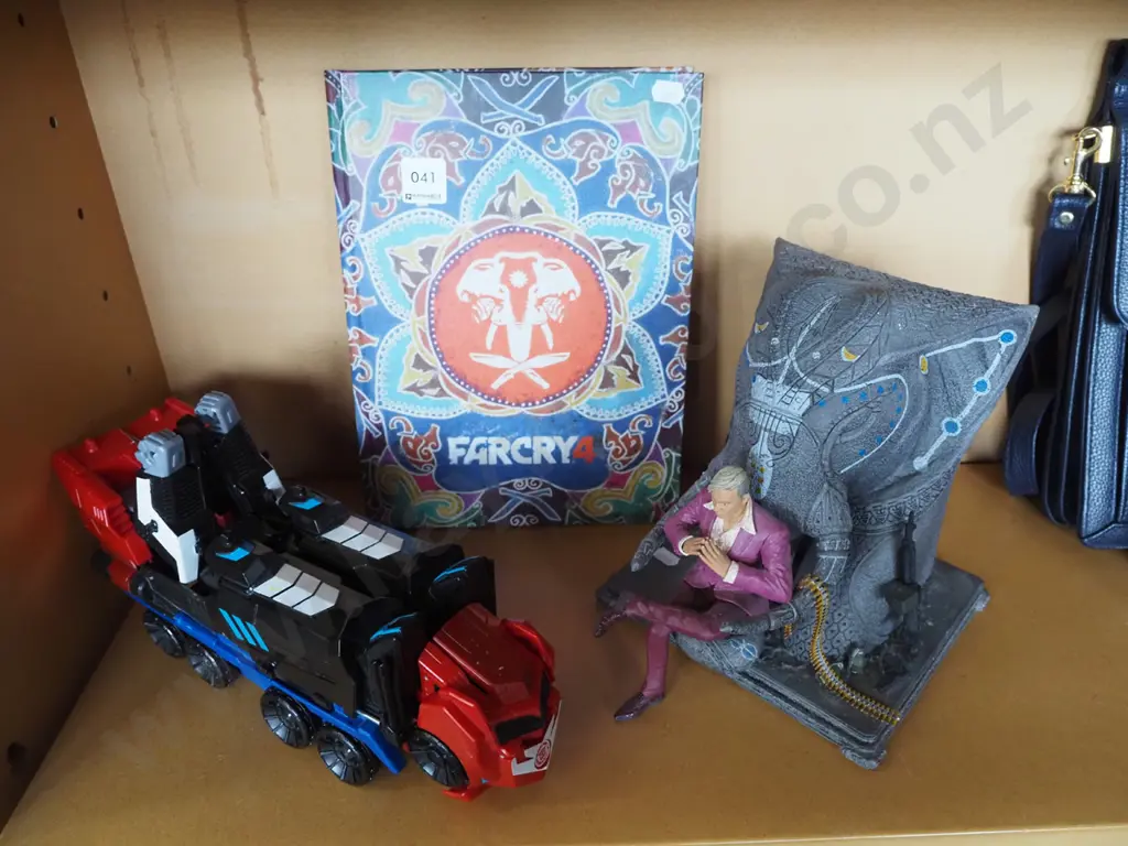 Far Cry book, figurine, Transformer toy Image 1++