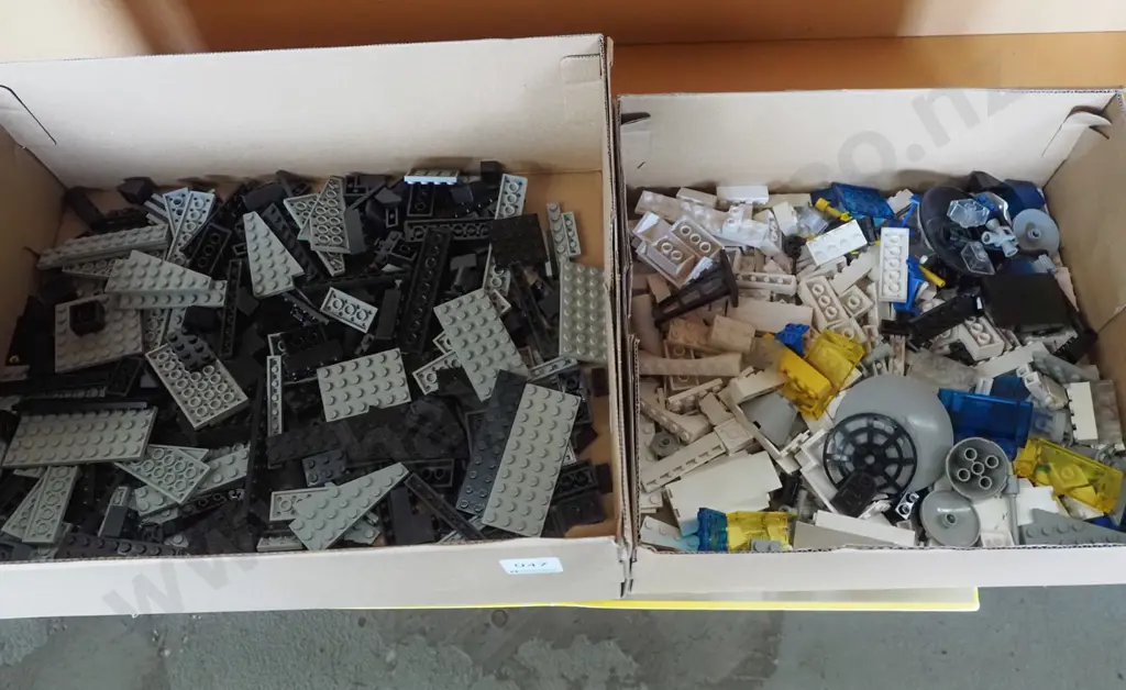 2 boxes assorted 1980s space Lego pieces and part Legoland Light and Sound box - not a complete kit Image 1++