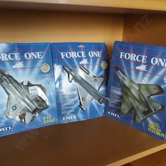 3x die cast metal carded planes
