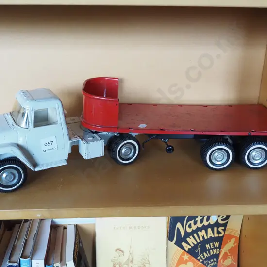 ERTL tin toy model truck L-580