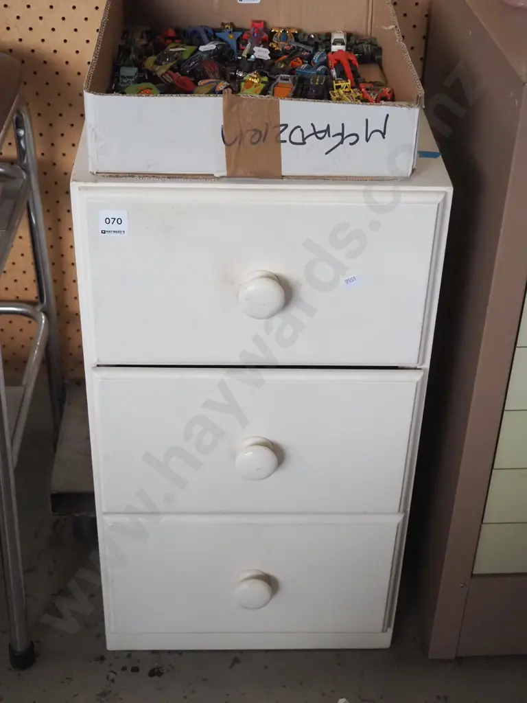white mdf 3 drawer chest H610 Image 1++