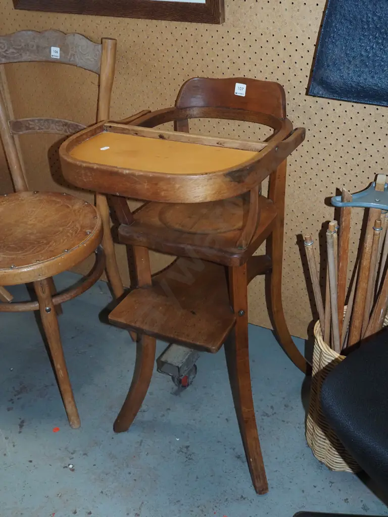 vintage child's high chair Image 1++