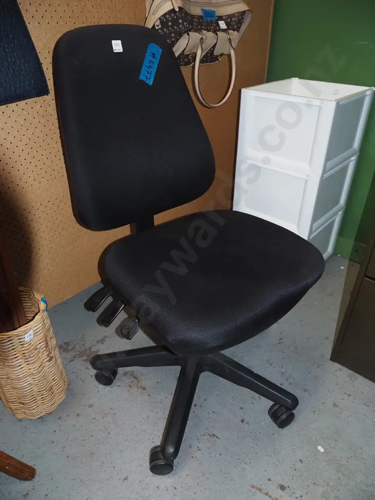 black office chair Image 1++