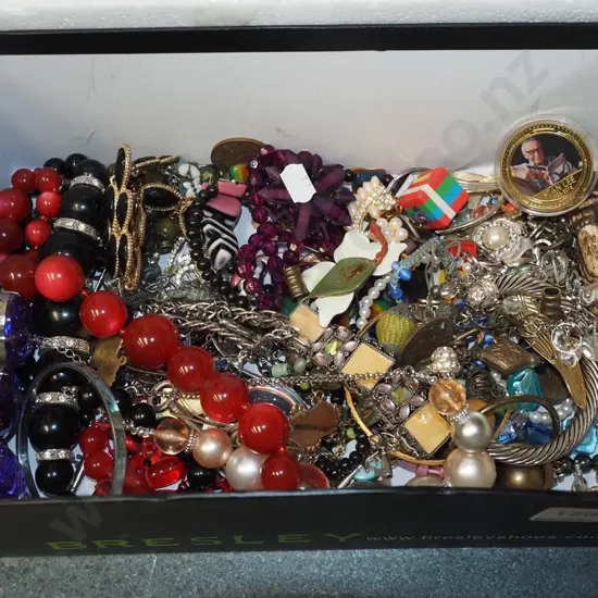 box; costume jwellery