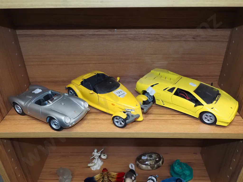 3x diecast model vehicles Image 1++