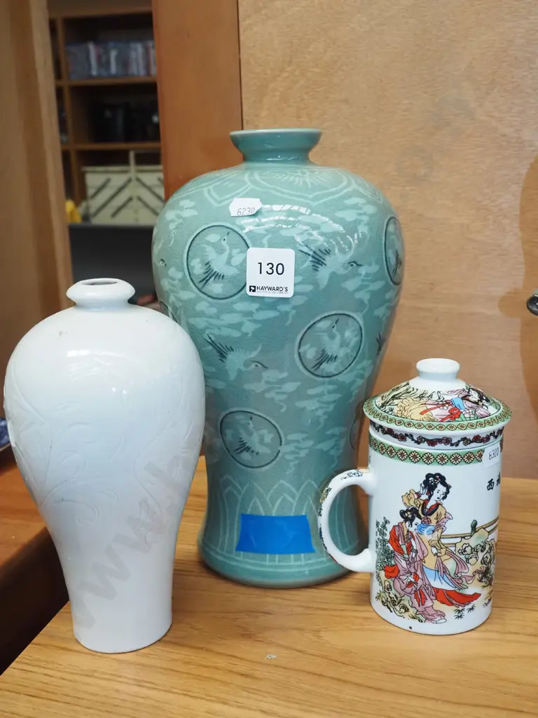 lidded tea cup, 2x vases H270 Image 1++