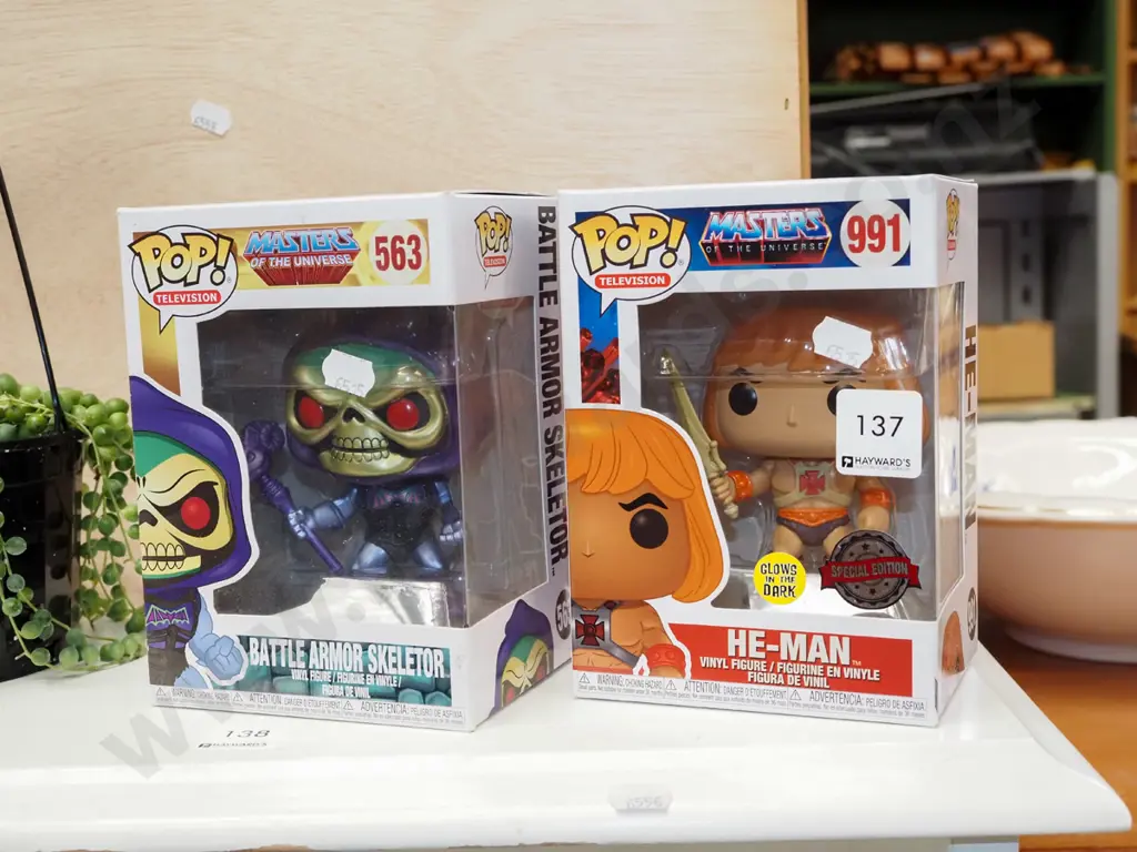 2x as new carded Pop TV figurines - Skeletor, He Man Image 1++