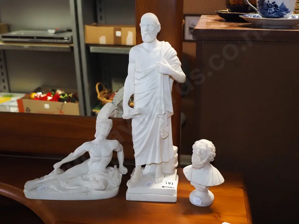 3x classical style figurines - Socrates H320 Image 1++