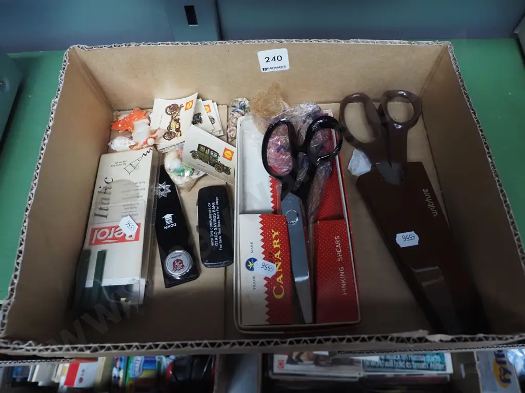 box; scissors, pinking shears etc Image 1++