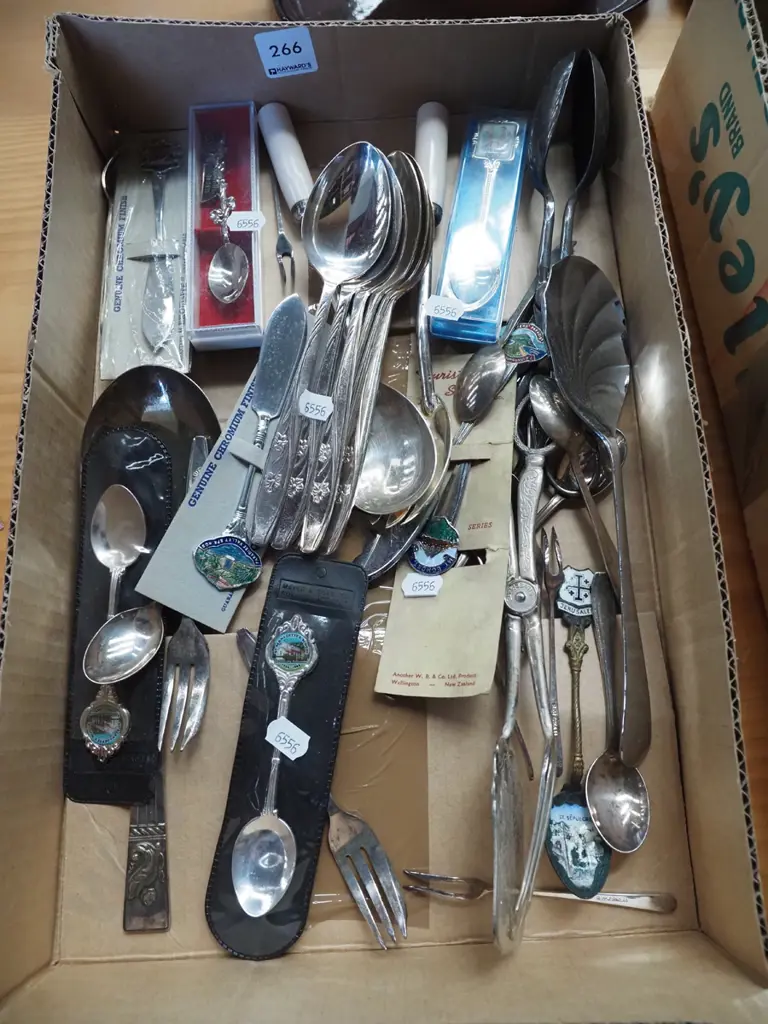 box of plated cutlery Image 1++
