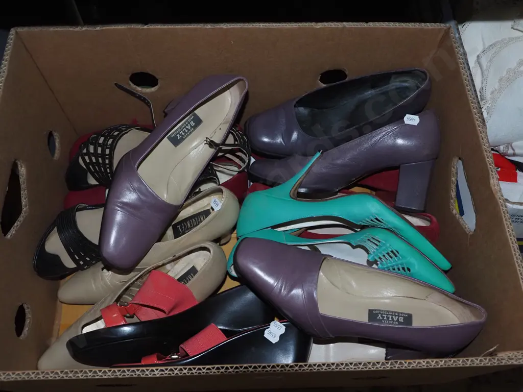 box of ladies shoes Image 1++