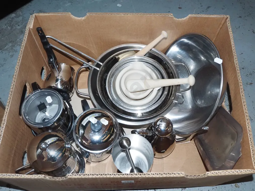 box; mortar and pestle, stainless steel bowls etc Image 1++