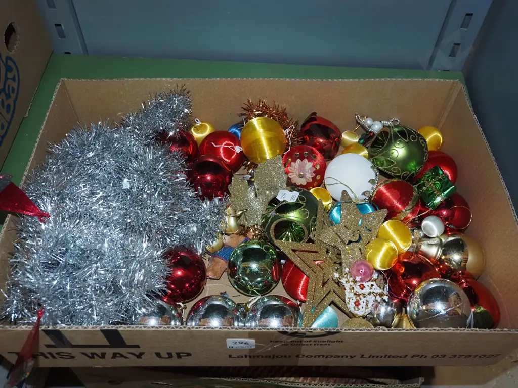 box; Xmas decorations Image 1++