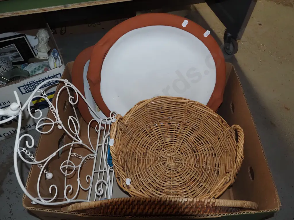 box; cane trays, cookbook stand, ashets etc Image 1++