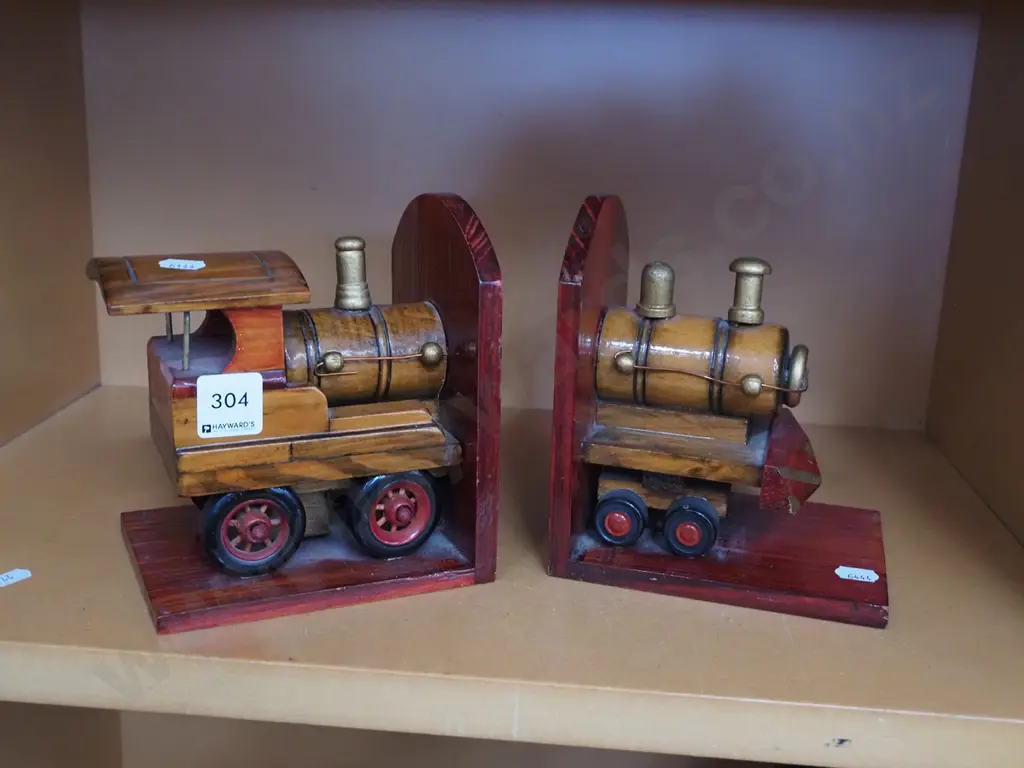 train themed wooden bookends Image 1++