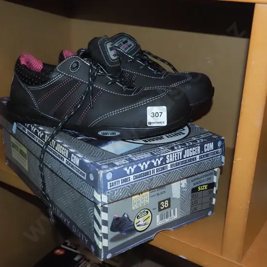 pair of ladies steel cap size 5 UK work shoes