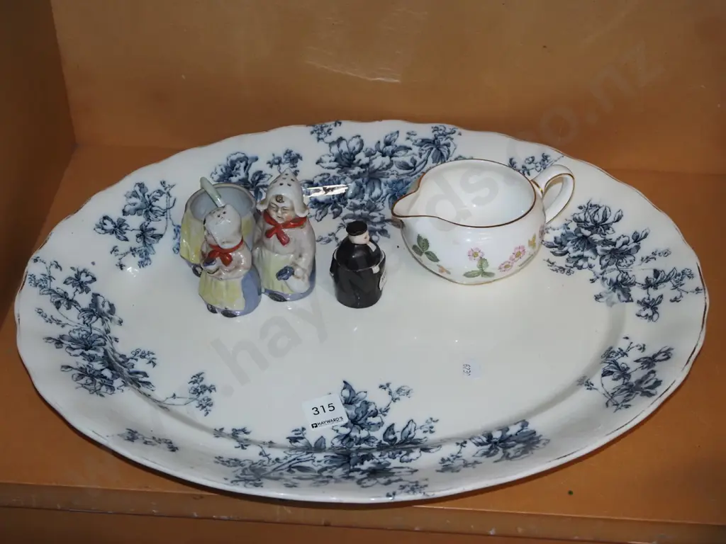 large blue and white ashet Diam460, creamer, salt, peppers, small figural mustard pot Image 1++