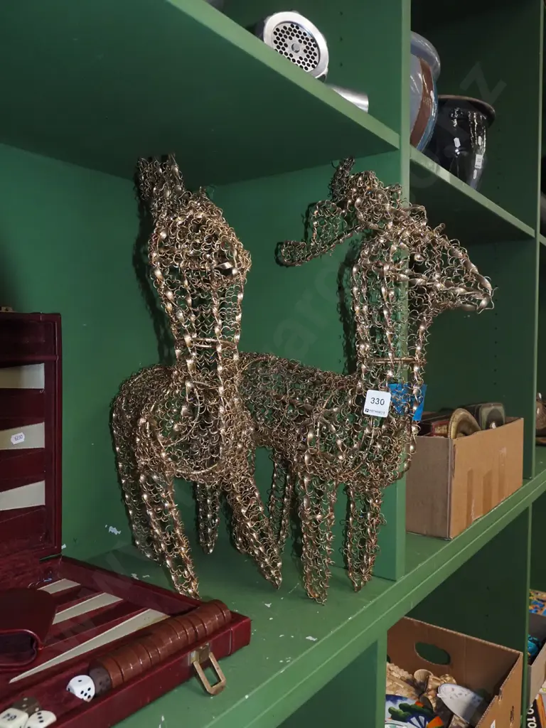 2x metal reindeer decorations Image 1++