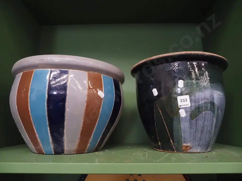 2x glazed garden planters H210 Image 1++