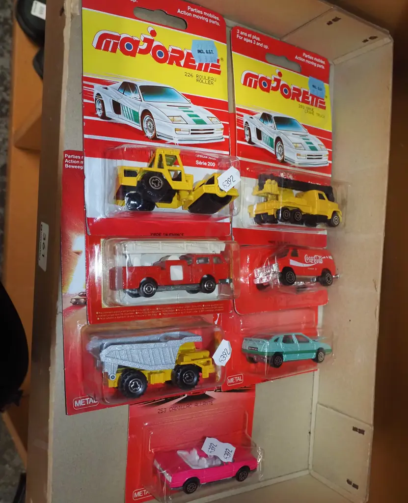 box; 7x diecast carded model vehicles Image 1++
