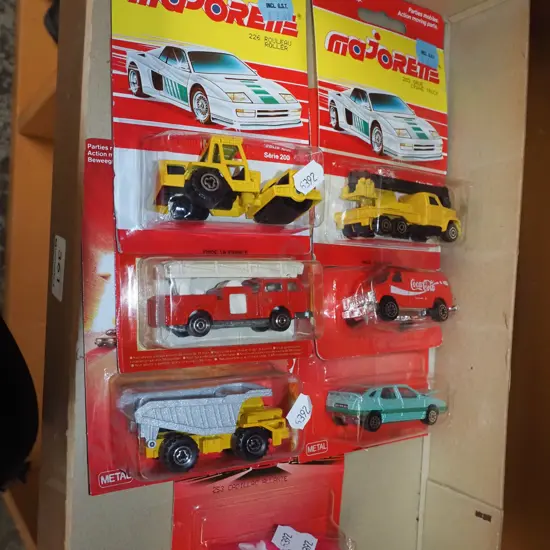 box; 7x diecast carded model vehicles