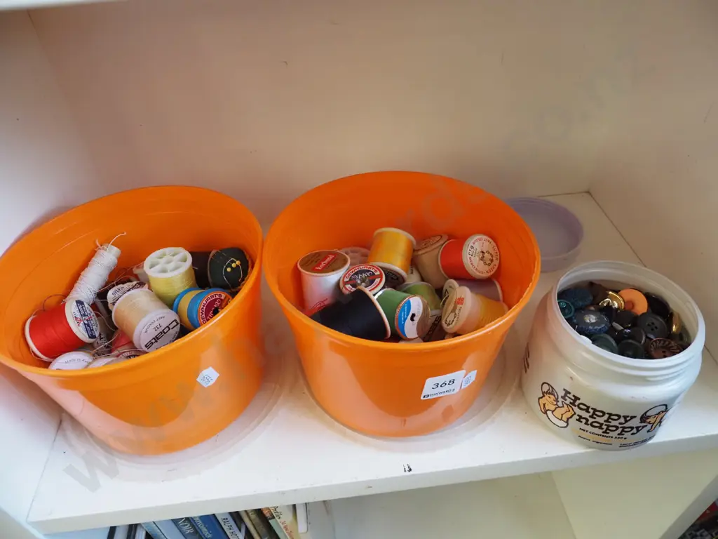 2x tubs of threads, tub of buttons Image 1++