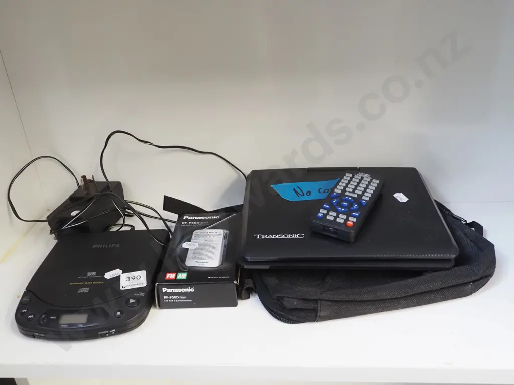 CD player, transistor radio, portable DVD player - no cord Image 1++