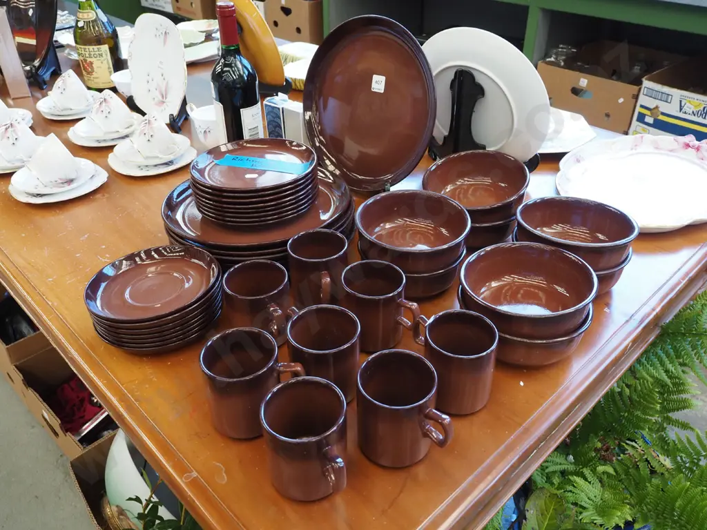 unusual Richmond pottery cups, saucers, plates Image 1++