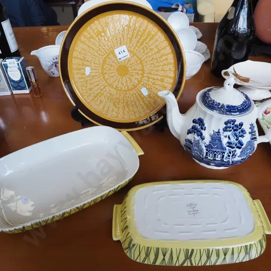 willow pattern teapot, Crown Lynn plates, 2x mid century baking dishes
