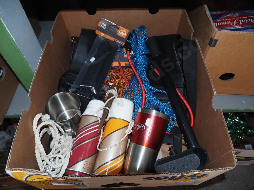box; thermoses, rope, bike pump etc Image 1++