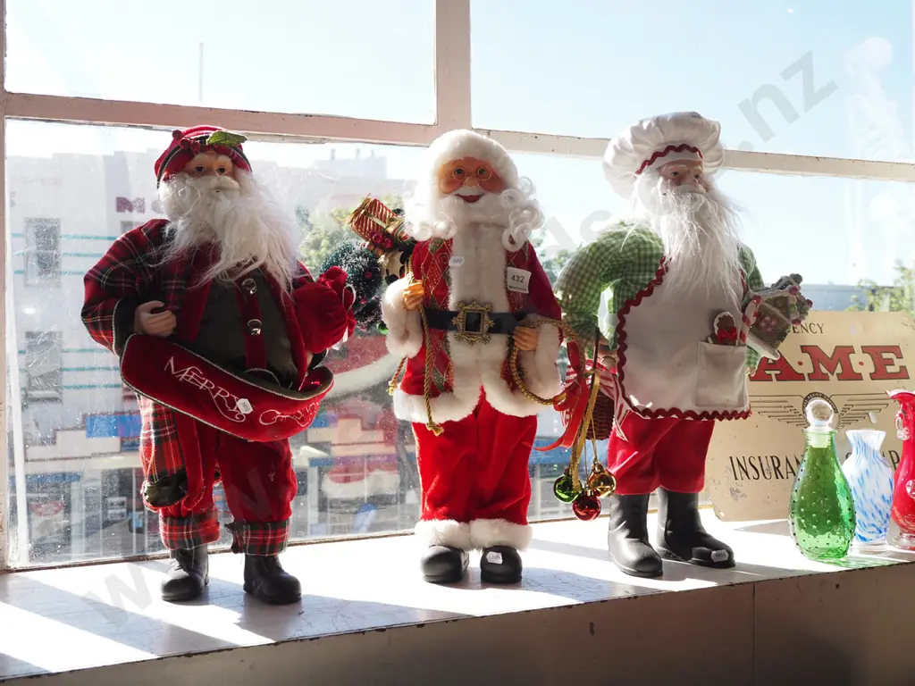 3x Santa ornaments Tallest H450 Image 1++