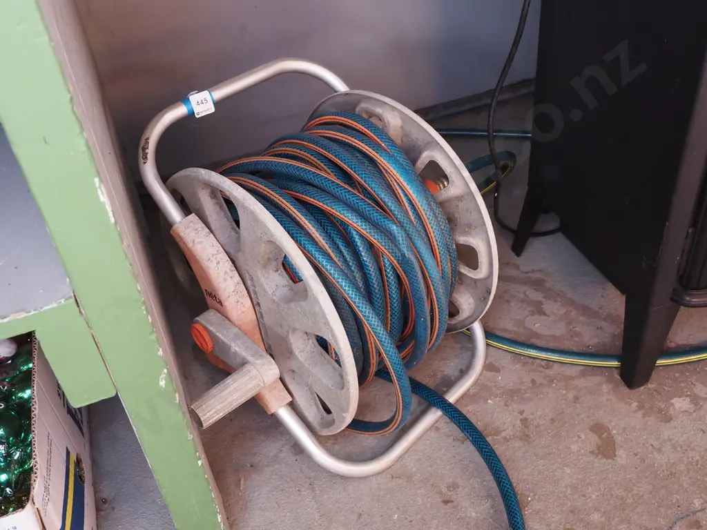 garden hose reel and hose Image 1++