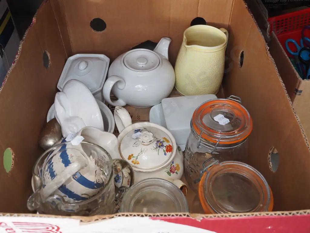 box; canisters, jugs etc Image 1++