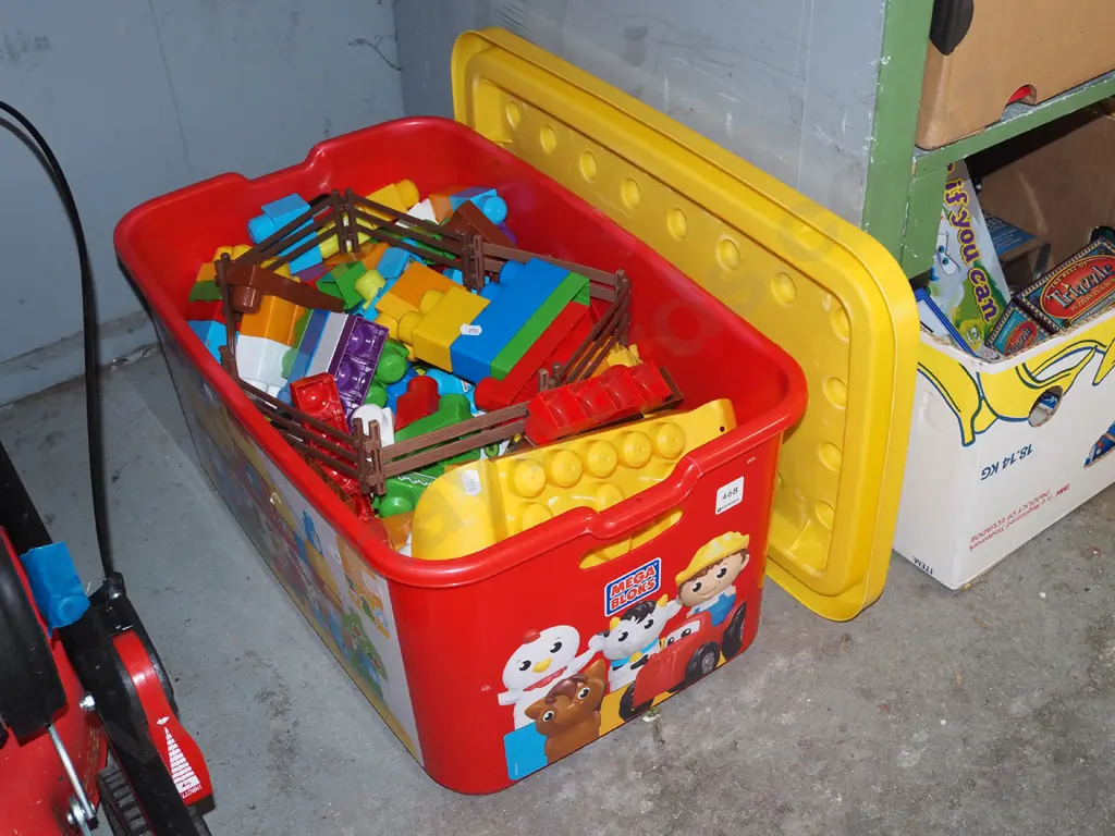 lidded box of Mega Bloks Image 1++