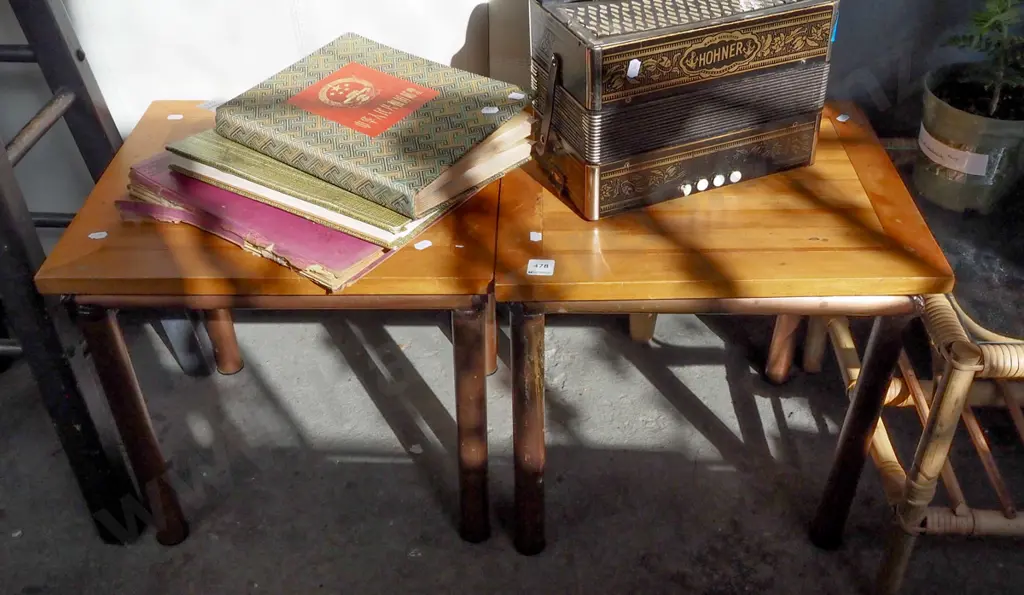 2x metal based and wood top end tables Image 1++