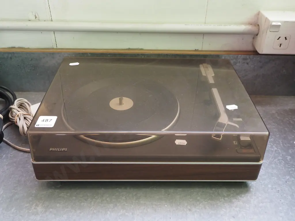 small Philips turntable Image 1++