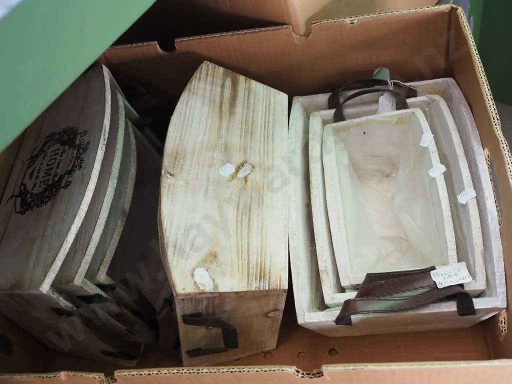 box; French themed wooden baskets Image 1++