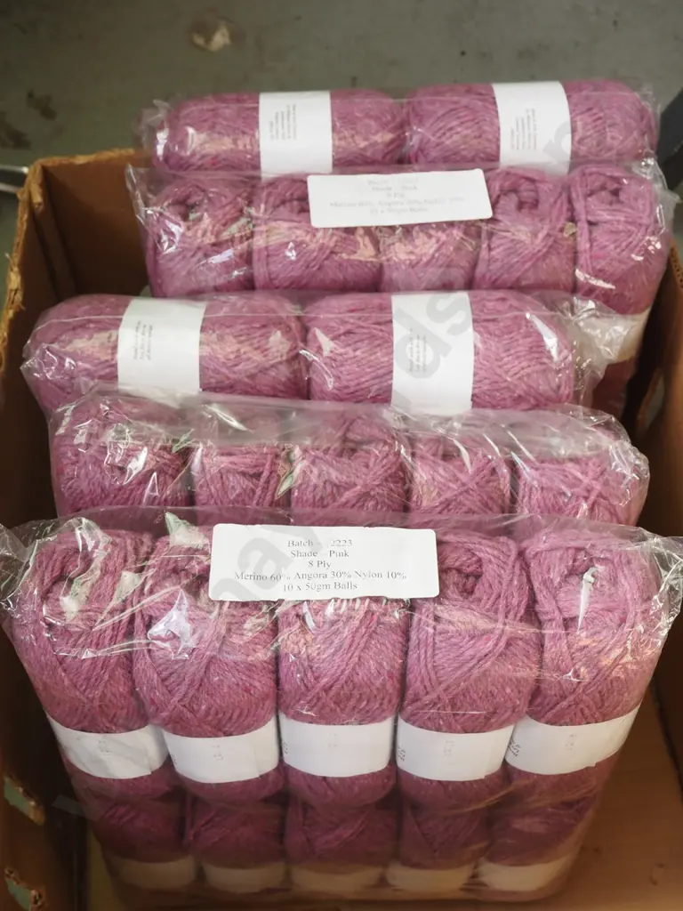 box; knitting yarn Image 1++