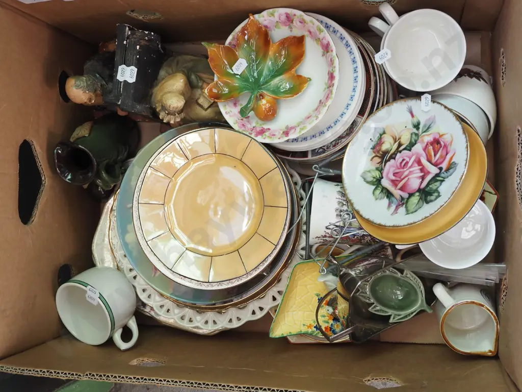 box; saucers, cups, bookends etc Image 1++