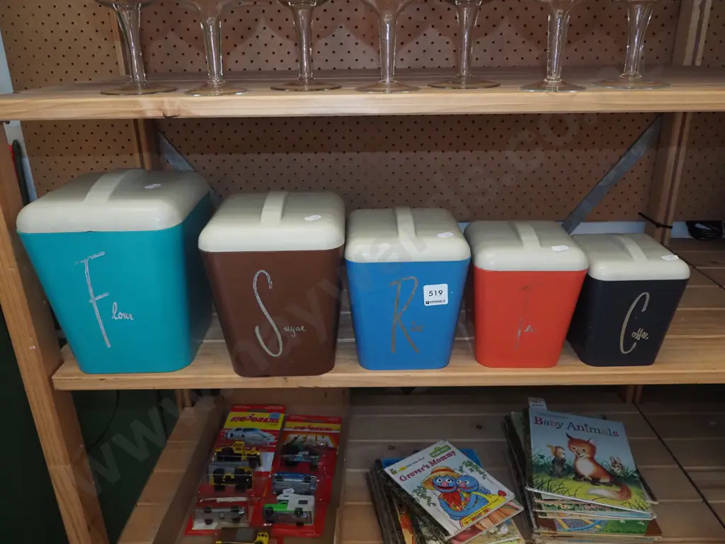 retro storage conatiner Image 1++