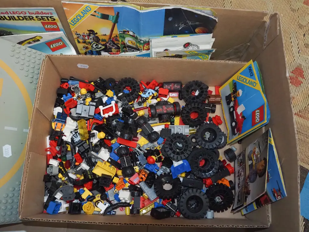 Lego - eleven 1980s road base plates, assorted other pieces and booklets, no complete kits Image 1++