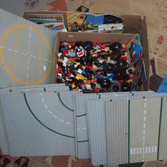 Lego - eleven 1980s road base plates, assorted other pieces and booklets, no complete kits