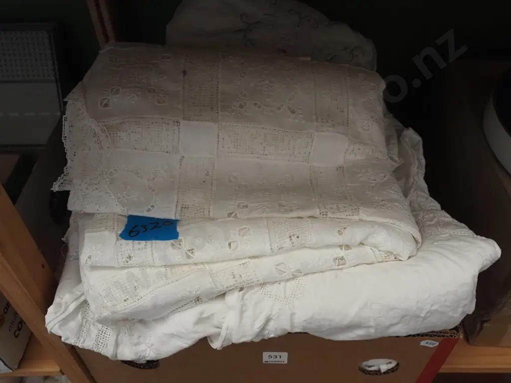 box of linen Image 1++