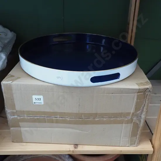 box; 4x circular plastic trays Diam350