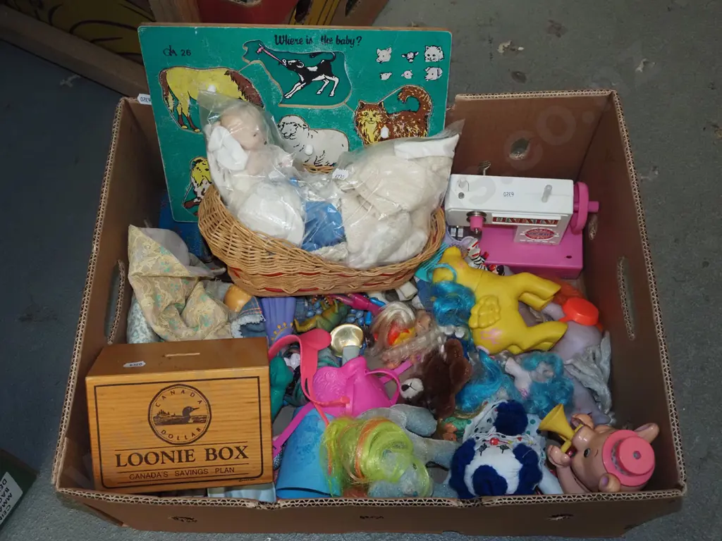 box; childrens toys Image 1++