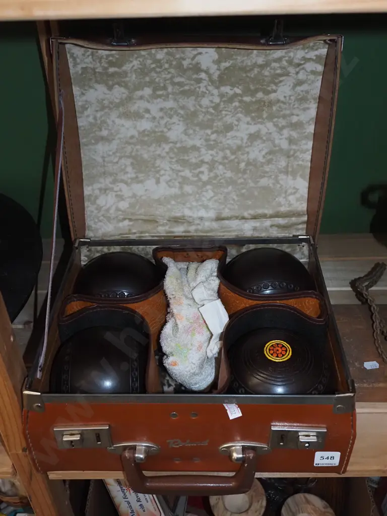 4x Henselite bowling balls in case Image 1++
