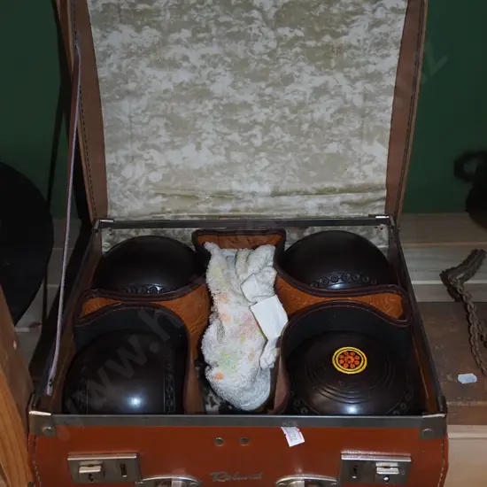 4x Henselite bowling balls in case