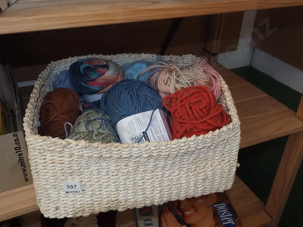 seagrass basket, knitting yarn Image 1++